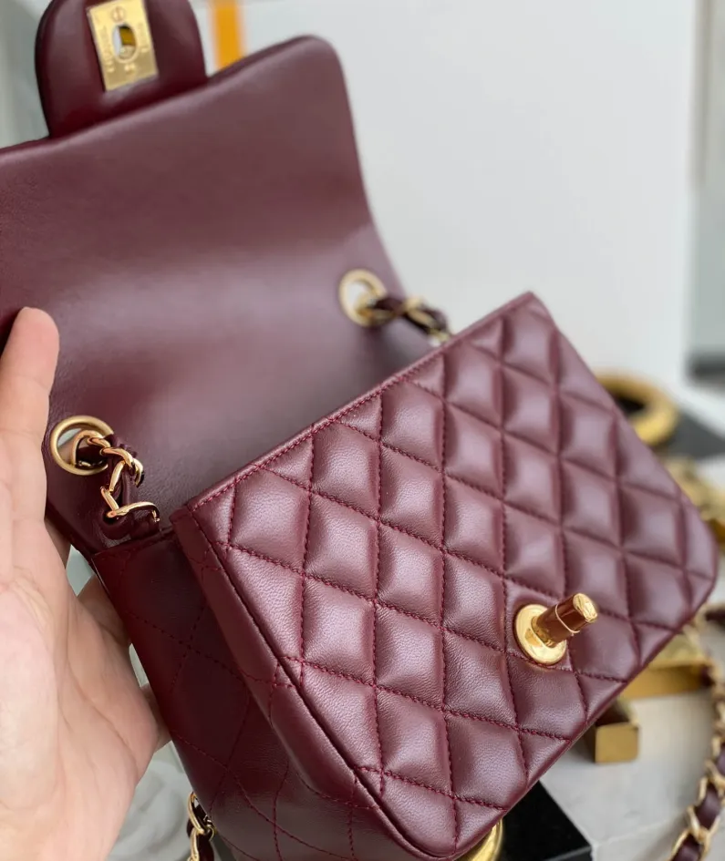 Lambskin Model: 1115 Size: 17cm