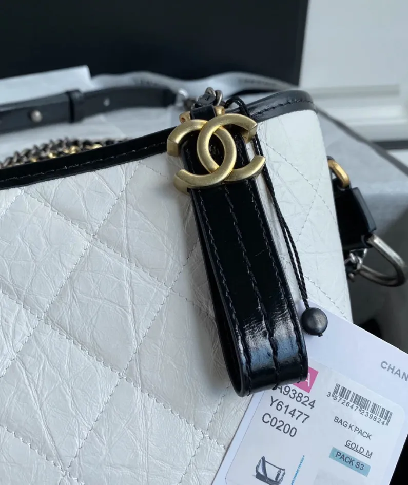Chanel size: 28cm