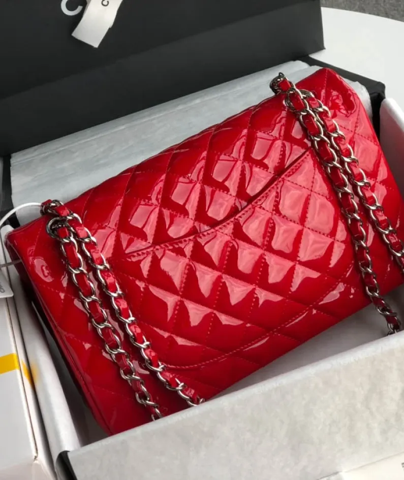 Chanel patent leather pouch size:25.5cm Ident No.: 1112