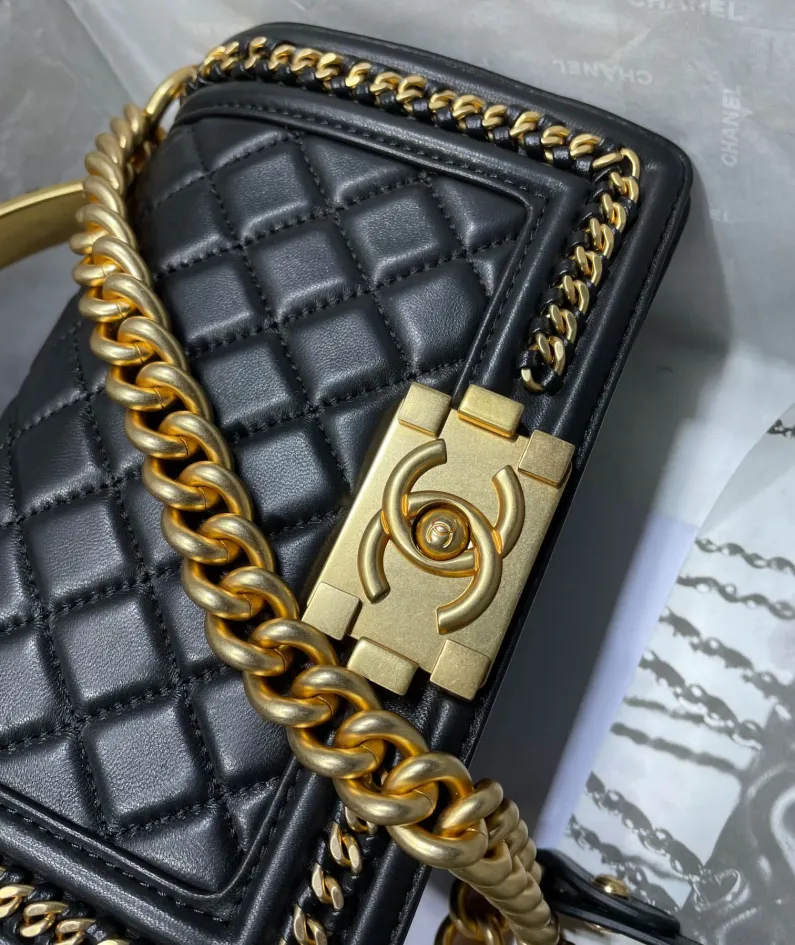 CHANEL wrist bag size: 20