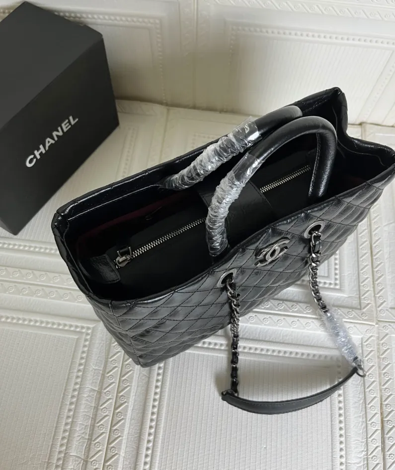 CHANEL palm pattern Size: 35*30*13 Style: 8007