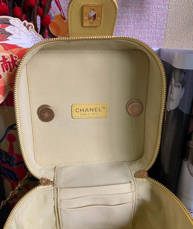 CHANEL size 16.5/16.5/15