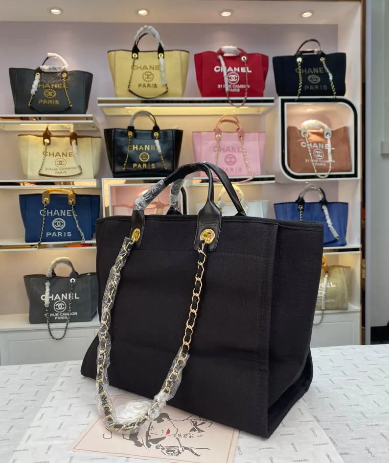 Chanel One Shoulder Handbag Size: 38*30*20 Style: 8820