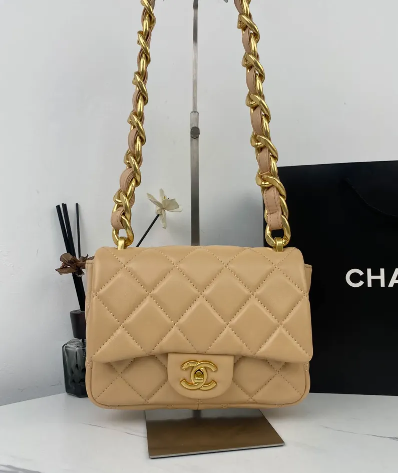 Large Gold Chain Underarm Bag Model Number: As3214
