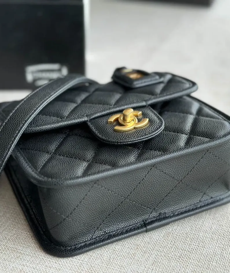 CHANEL tofu bag Model: AS3653#. Size: 25 X21.5 X7 cm 3652# 17 X20.5 X6 cm