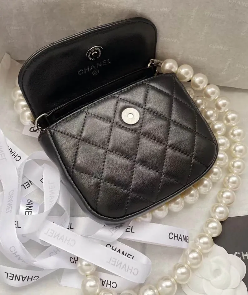 CHANEL round chain bag