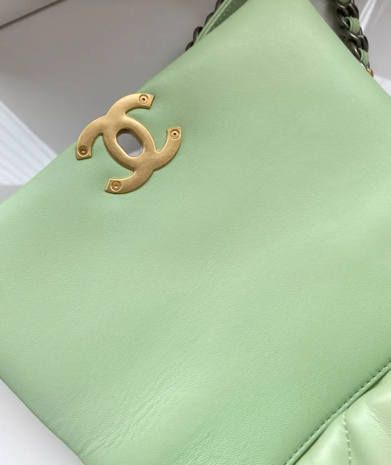 Chanel Model: S1160 Size: 26cm