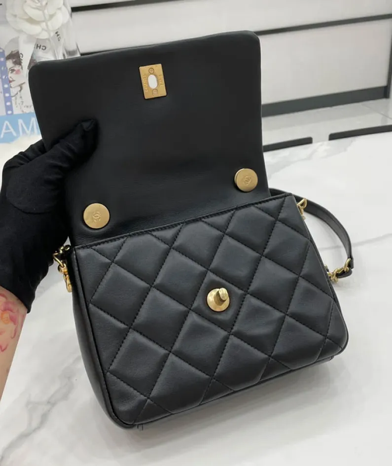 chanel Size: 14*19*4cm Model: AS2734