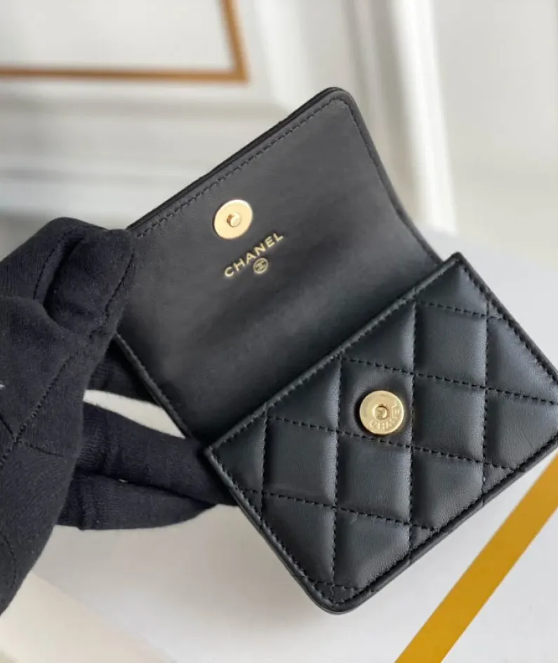 Lambskin Size: 9cmx11cmx3.8cm