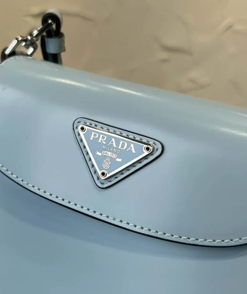 Prada Cleo Series Handbag Size: 17x14.5cm 1BH188