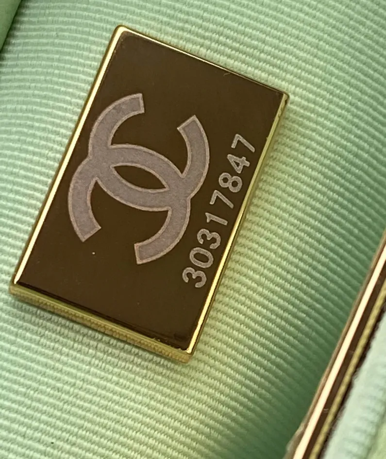 Chanel Model: S1161 Size: 30cm