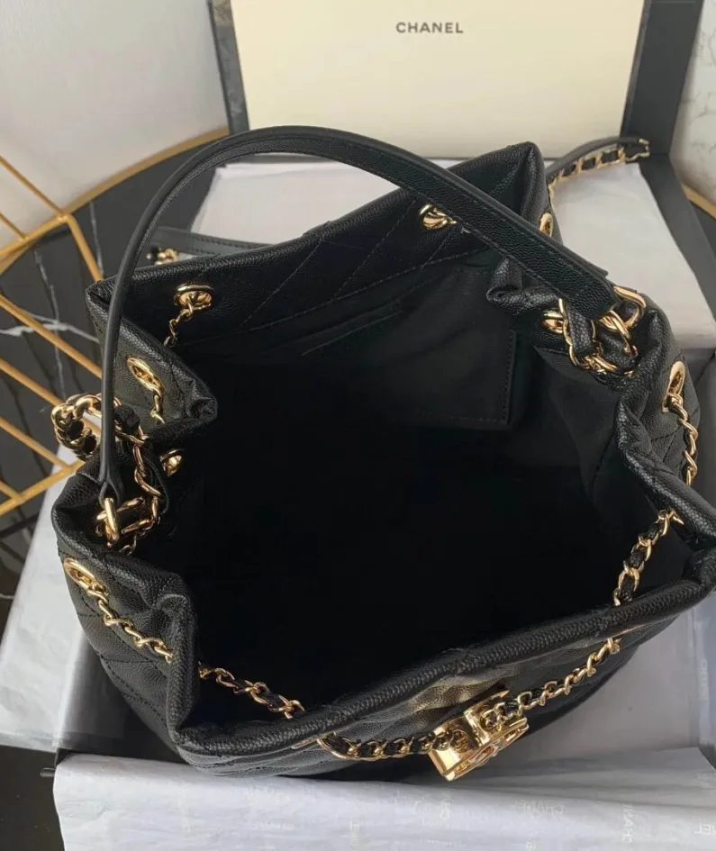 Chanel Women's Bag Size: 24cm Style: AS0769