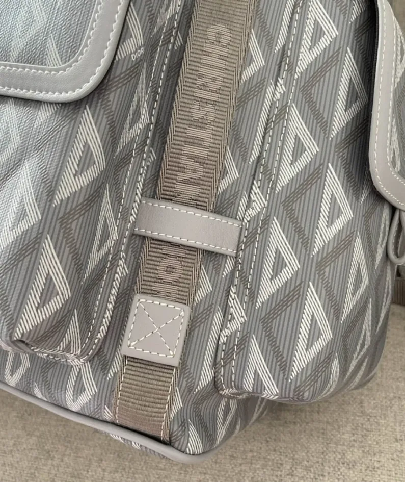 Hit the Road Shoulder Bag Size: 43*51*20
