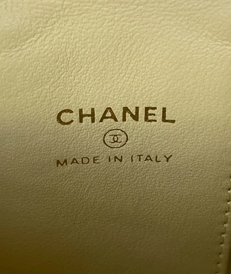 Chanel size: 11*8.5*7cm