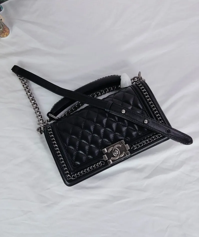 Lambskin Size: 25*16*9cm Style: 67086-1