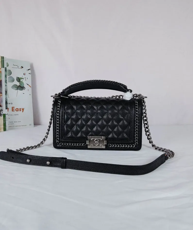 Lambskin Size: 25*16*9cm Style: 67086-1