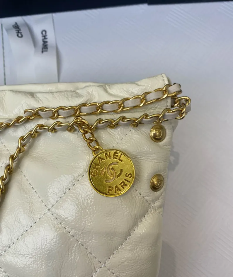 Chanel Underarm Bag Model: 8828 Size: 30*27*7 40*33*8
