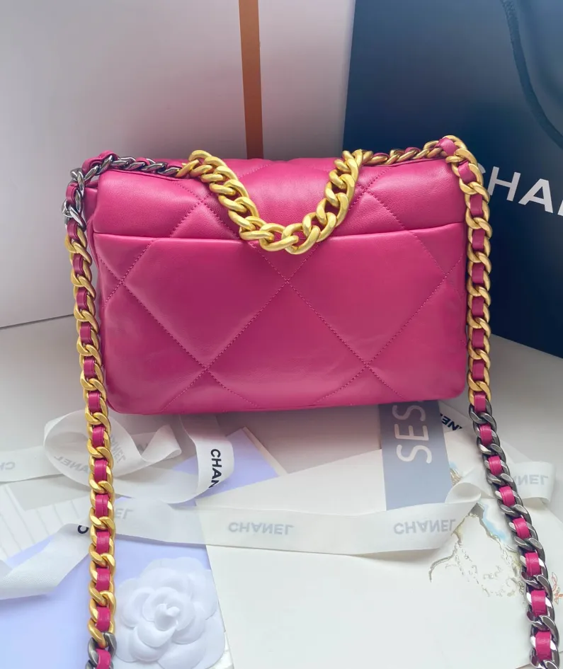 Chanel Model: S1160 Size: 26cm