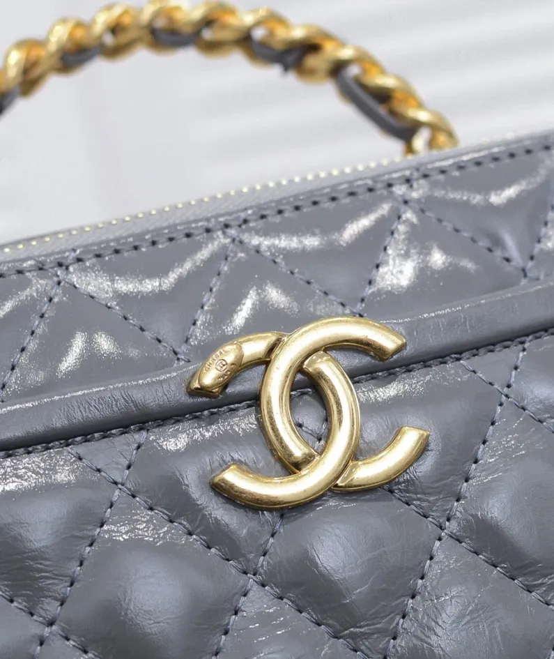 Chanel Size: Large 13.5*18.5x7.5cm Style Number: 9055