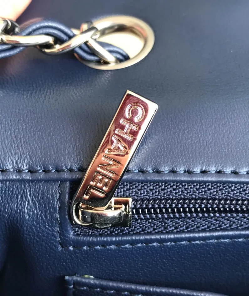 Lambskin Small Bag Size:20X13x7cm Model: 1116