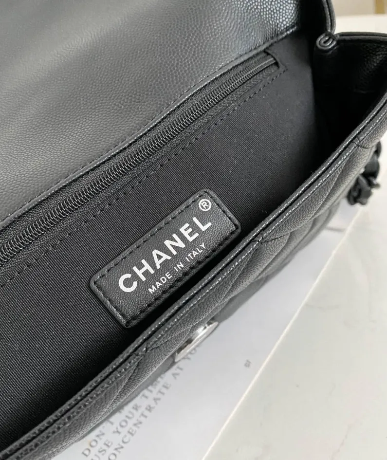 Chanel size: 11*8.5*7cm