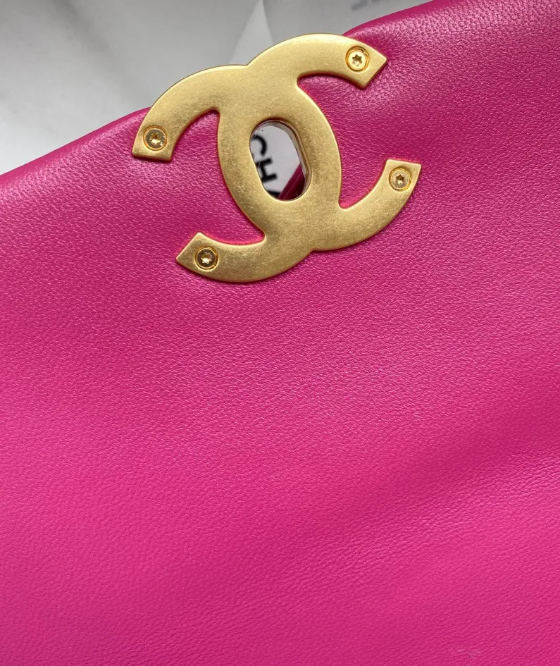 Chanel Model: S1160 Size: 26cm