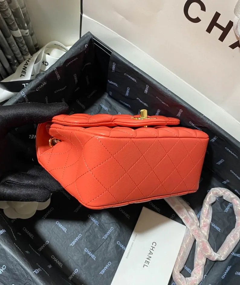 Lambskin Model: 1115 Size: 17cm