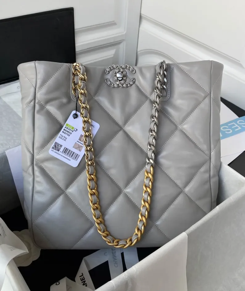 Lambskin Model: AS3519 Size: 30*37*10cm