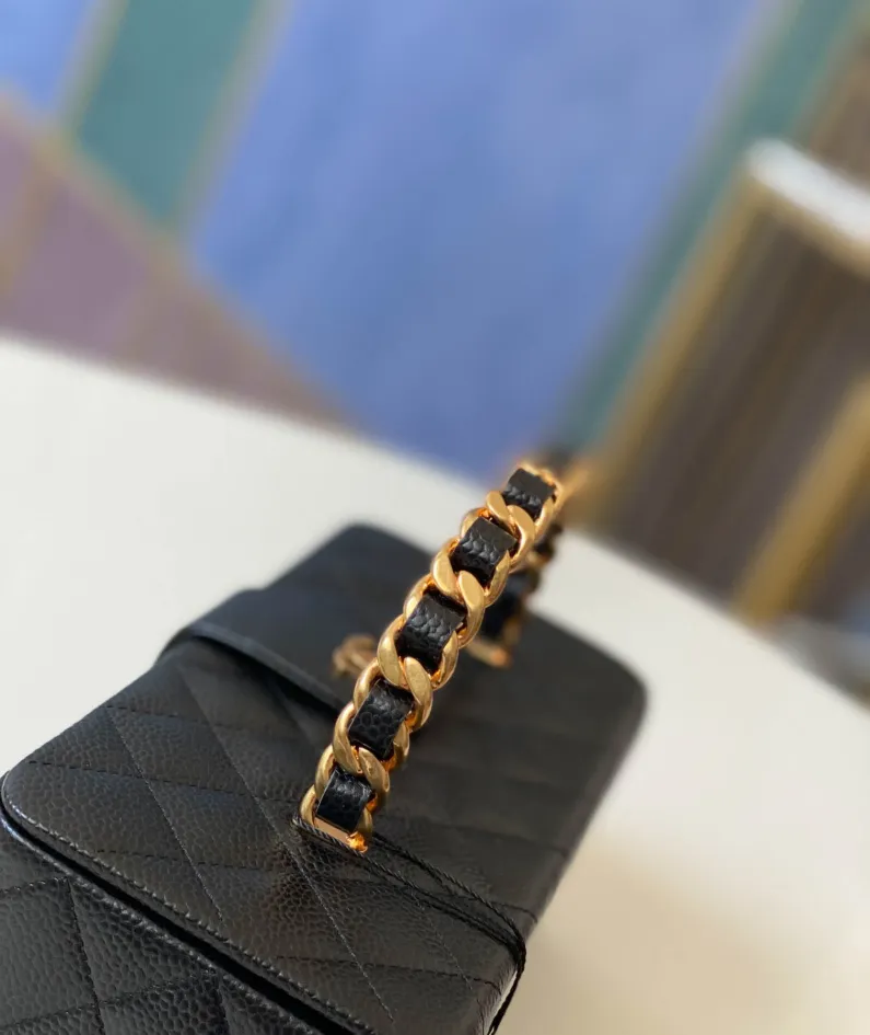 Cosmetic Bag Size: 22 10 8.5cm No.: 01919