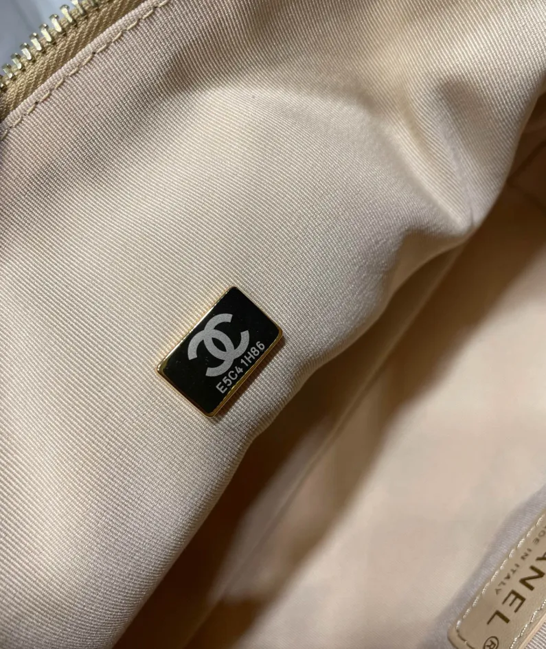 CHANEL Size: 22/10/15