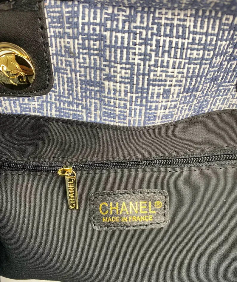 Chanel One Shoulder Handbag Size: 38*30*20 Style: 8820