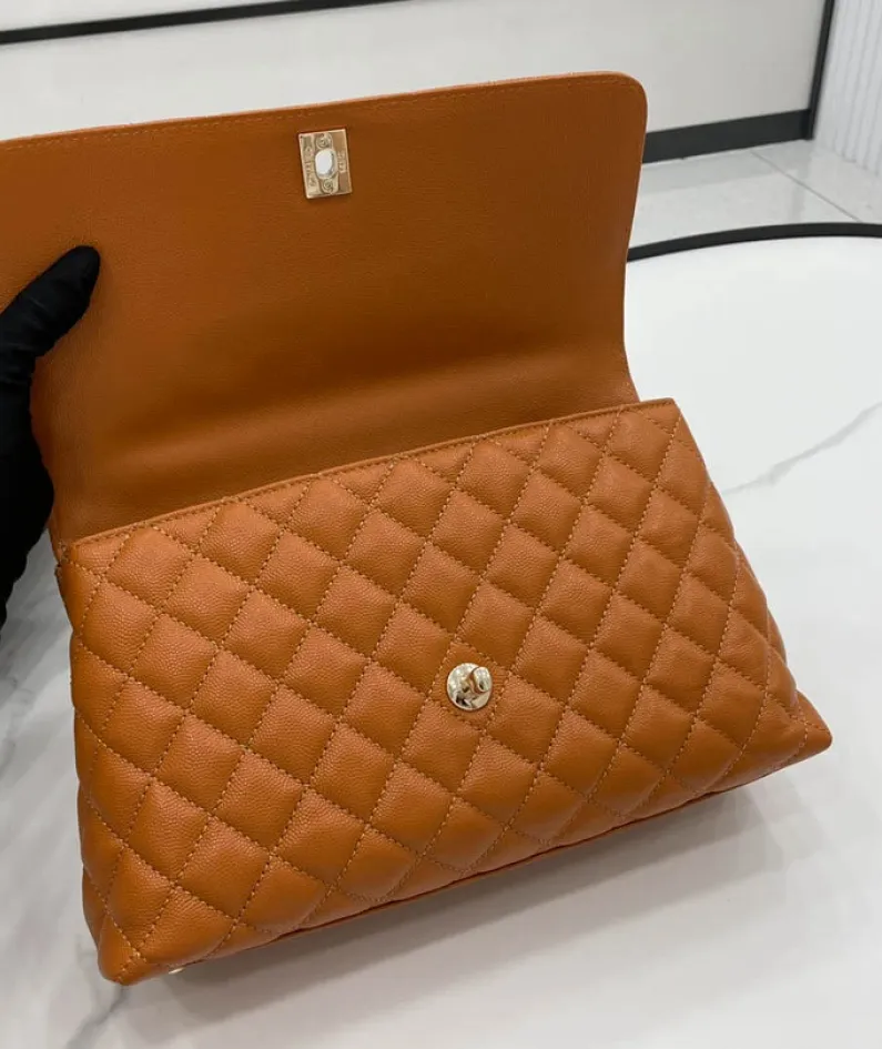 Chanel Size: 19cm*23cm*28cm Model: AS2215/92990/92991