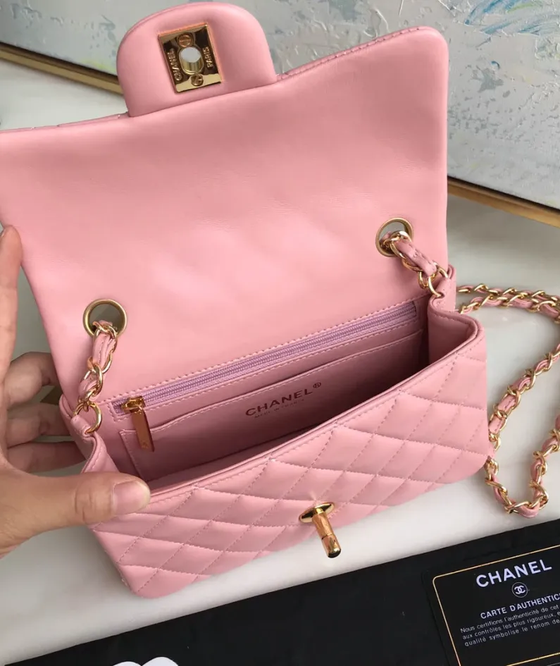 Lambskin Small Bag Size:20X13x7cm Model: 1116