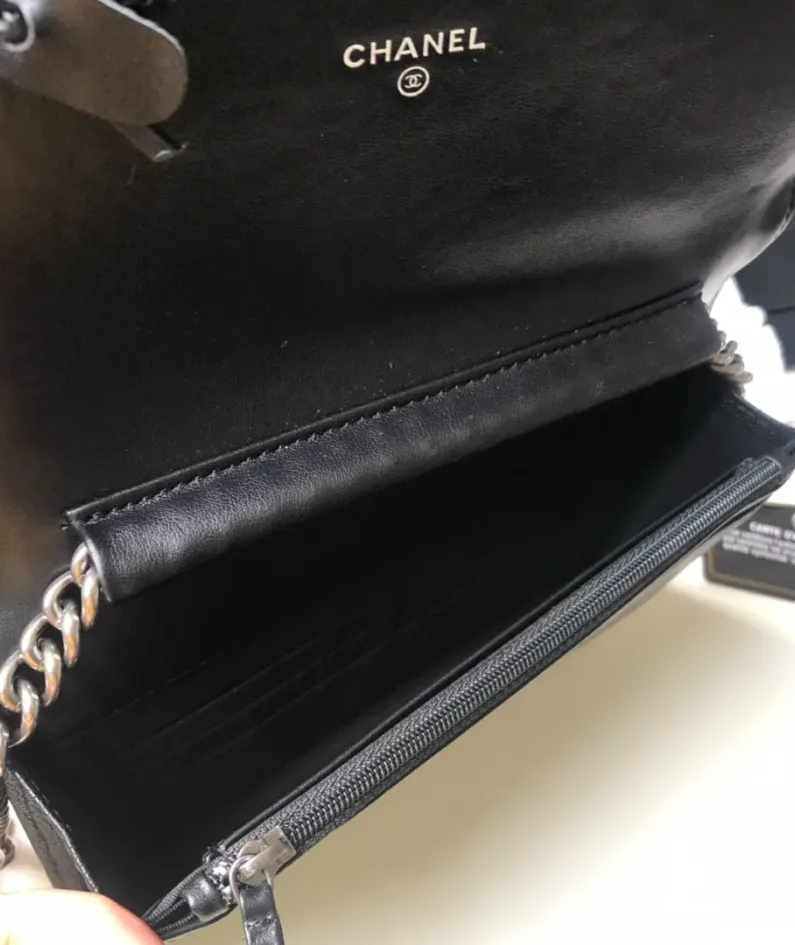 CHANEL Style: 81969 Size: 19x12.5x3cm