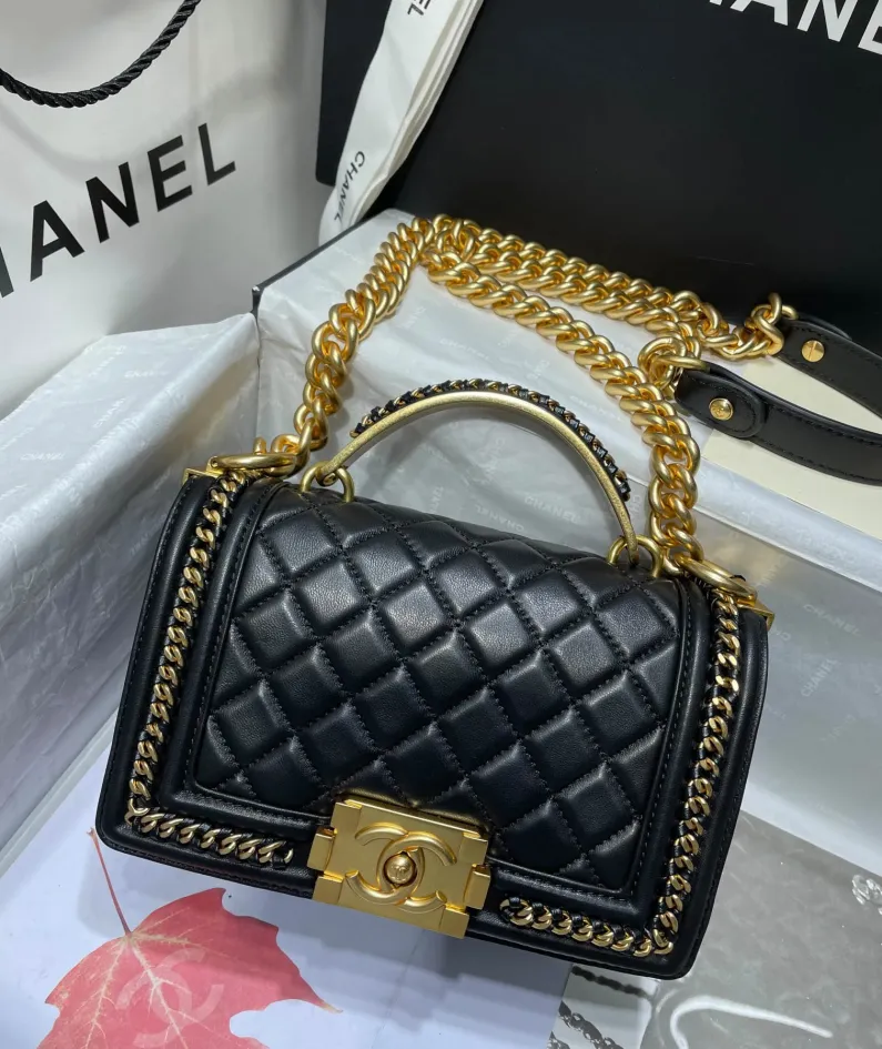CHANEL wrist bag size: 20