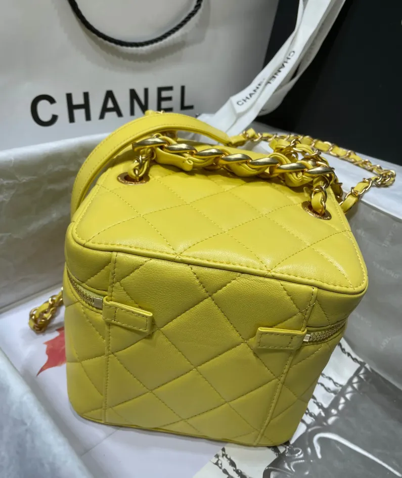 CHANEL Portable ️Crossbody Model: 2020SS ️Size: 16.5*16.5*15