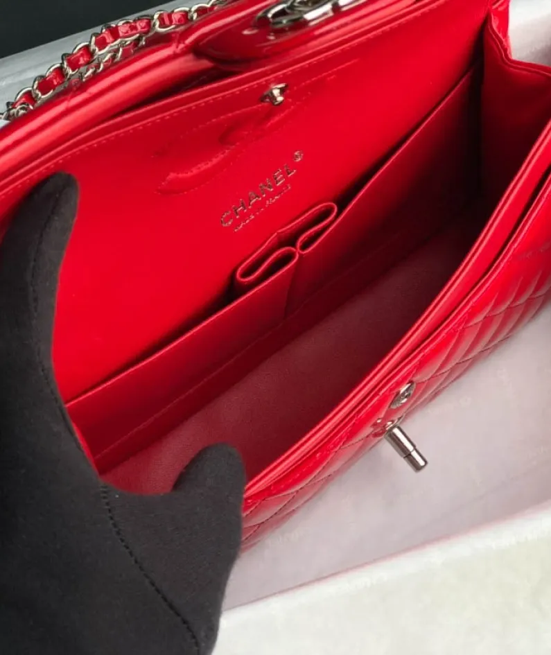 Chanel patent leather pouch size:25.5cm Ident No.: 1112