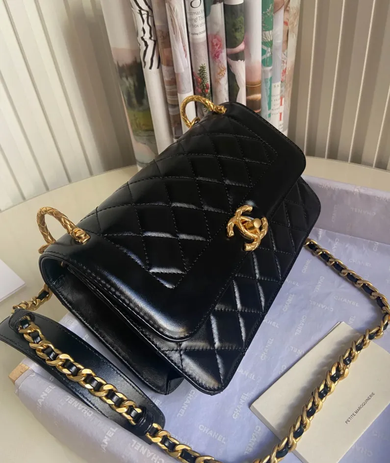 Chanel size: 23cm