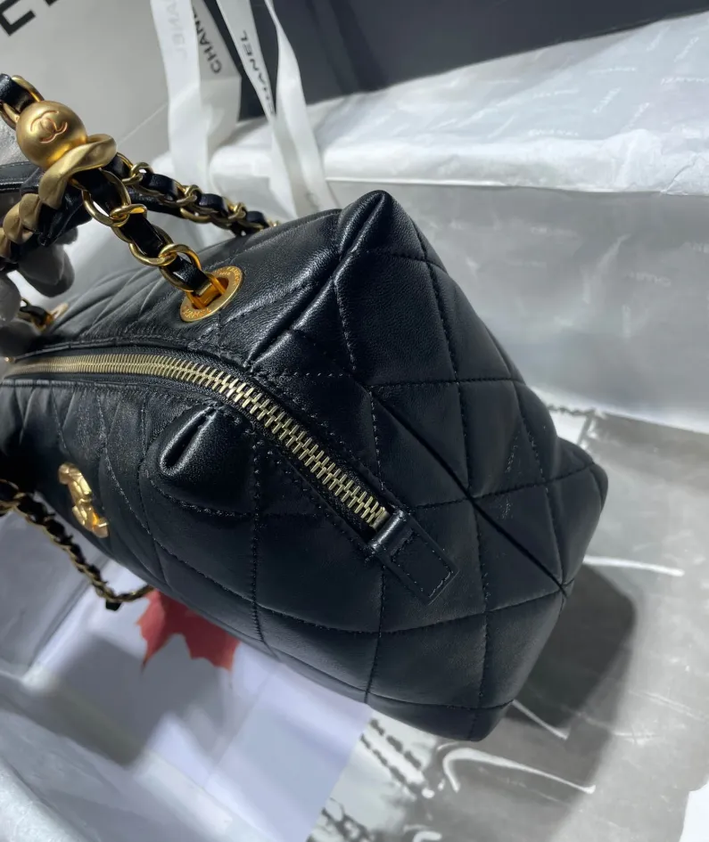 Chanel shoulder bag size: 22*10*15
