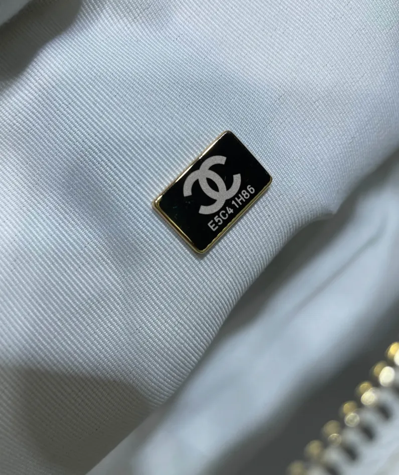 CHANEL Size: 22/10/15