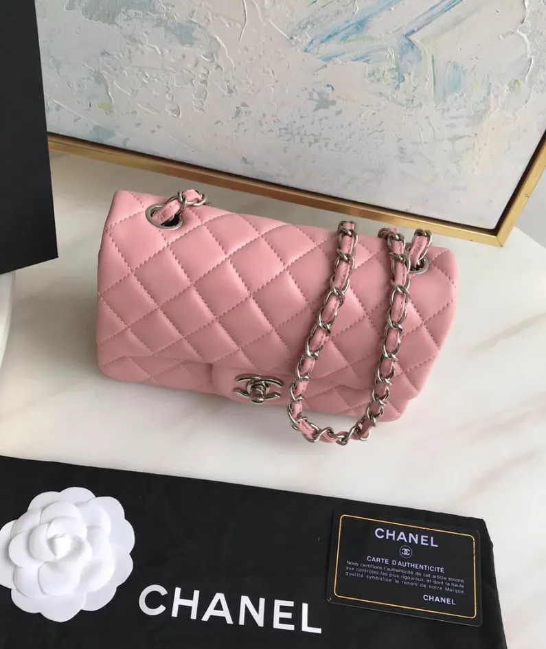 Lambskin Small Bag Size:20X13x7cm Model: 1116