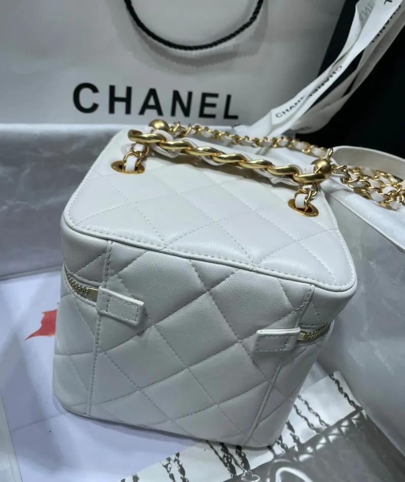 CHANEL Portable ️Crossbody Model: 2020SS ️Size: 16.5*16.5*15