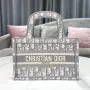 Mini Book tote size: 23x17x7cm