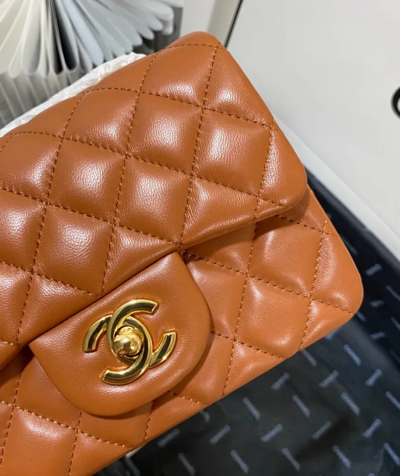 Lambskin Model: 1115 Size: 17cm