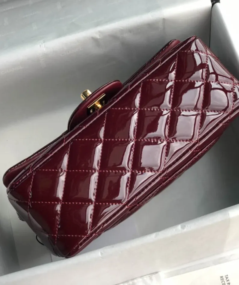 Chanel Patent Leather Pouch Model: 1116 size: 20cm