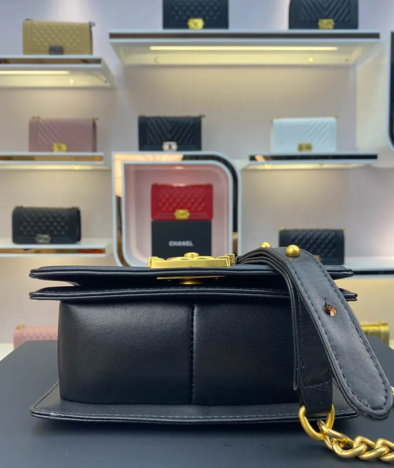 Gold Buckle Calfskin Size 20*12*7cm Model Number: 67085