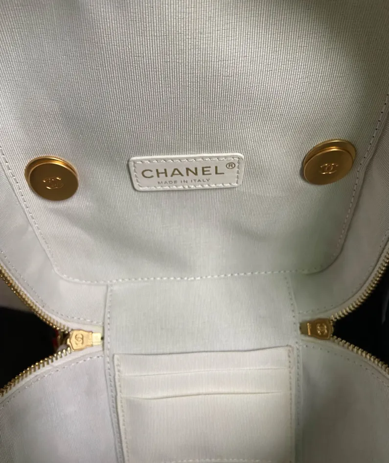 CHANEL size 16.5/16.5/15