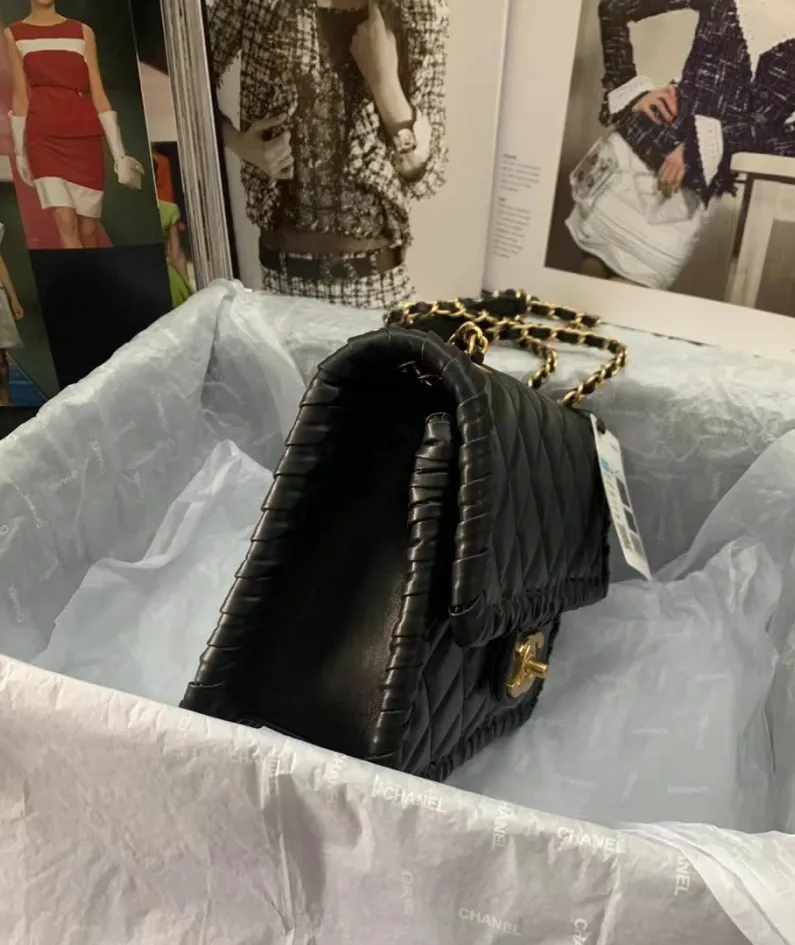 Chanel Tofu Bun Size: 22cm Style: AS2496