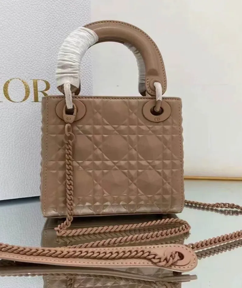 Size: 17 x 7.5x 14cm