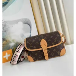 Louis Vuitton Retro Underarm Crossbody Bag